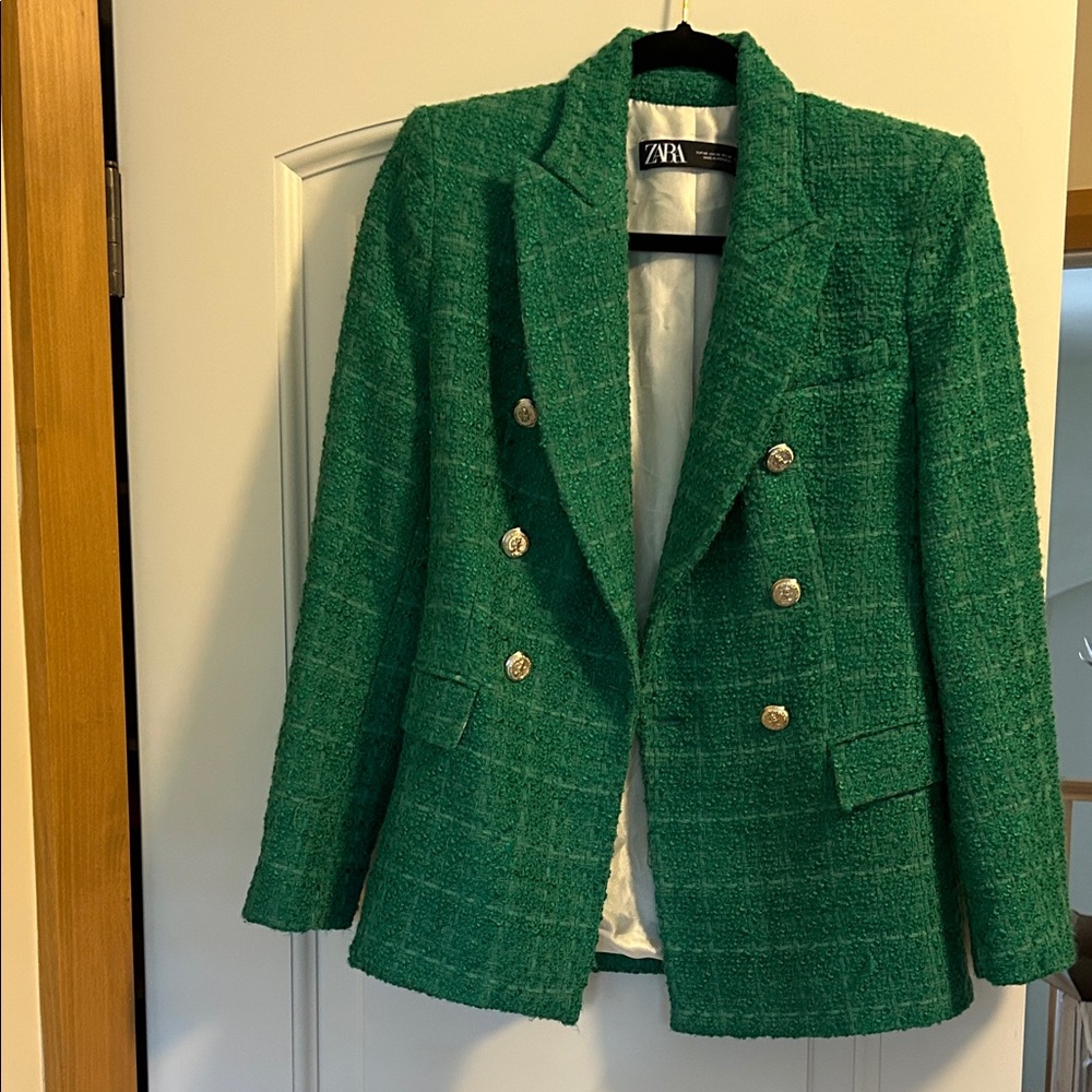 Zara Green Blazer Avsolutely Stunning  with Gold Buttons